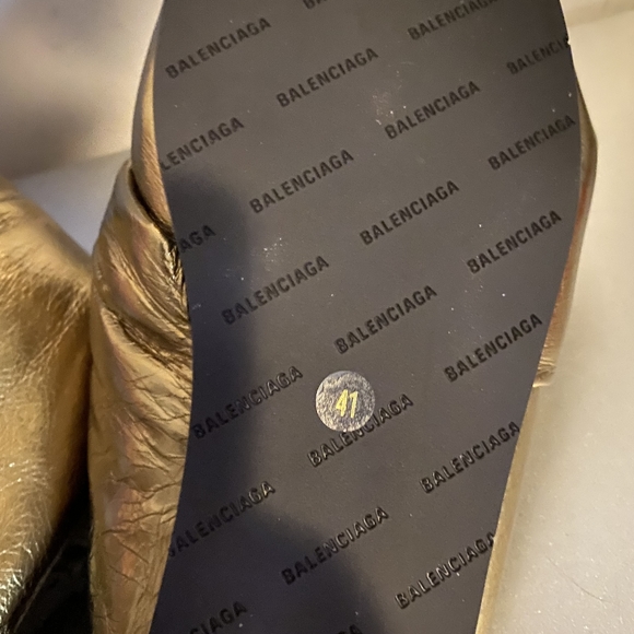 Balenciaga - Picture 15 of 16